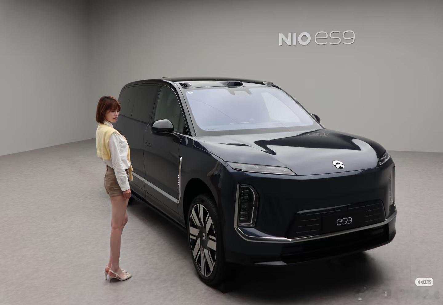 感受蔚来ES9的气场～蔚来ES9，就是这么高!听说现在租电只用42w?!!( r