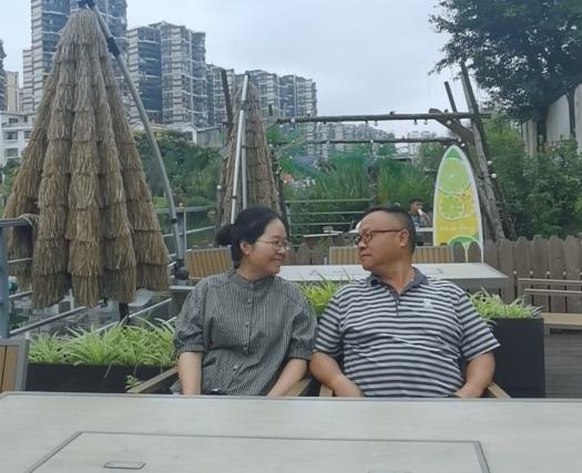 在茫茫人海中遇见你，和你相知相爱！这么多年来，你的眼里全是我。遇见你，是我的缘；