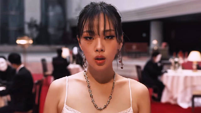 女孩意外闯进了人贩子的老巢 ​