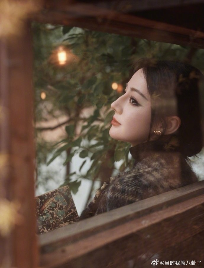 迪丽热巴去团建喽 复古风的热巴，已经准备好跟热巴一起啦！ ​​​
