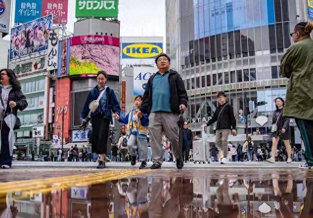 风靡日本Z世代的“取消吃饭”，看似生活方式，实则无奈选择