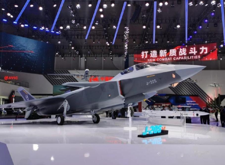 歼-20S公开亮相是实打实的真事。2024年航展上，它先以1:5模型“露脸”，让