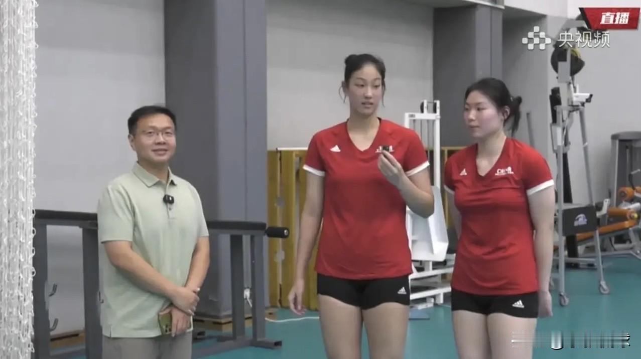 17岁就扛起国家队主二传大旗？这姑娘未来十年稳了！

中国女排热身赛刚4-1拿下