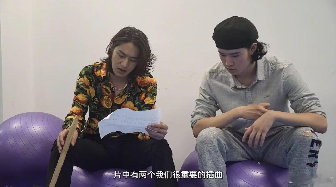 邓婵玉不语只一味触动  邓婵玉的心中无畏，但《女怀》给她带来的触动无法掩饰。当她