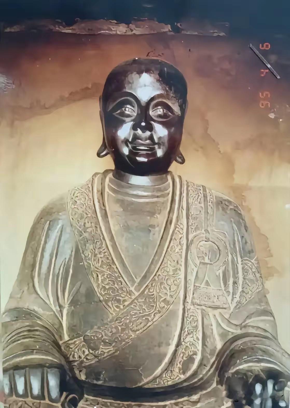 马未都的人设，还是挺好的。
这次他的私人博物馆某某佛像“撞衫”海南被偷佛像事件，