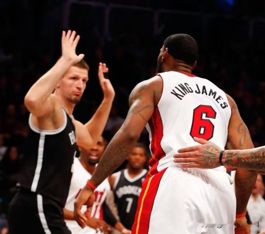 前NBA球员泰勒托维奇近日分享了一段暖心往事，他透露自己职业生涯陷入低谷时，詹姆