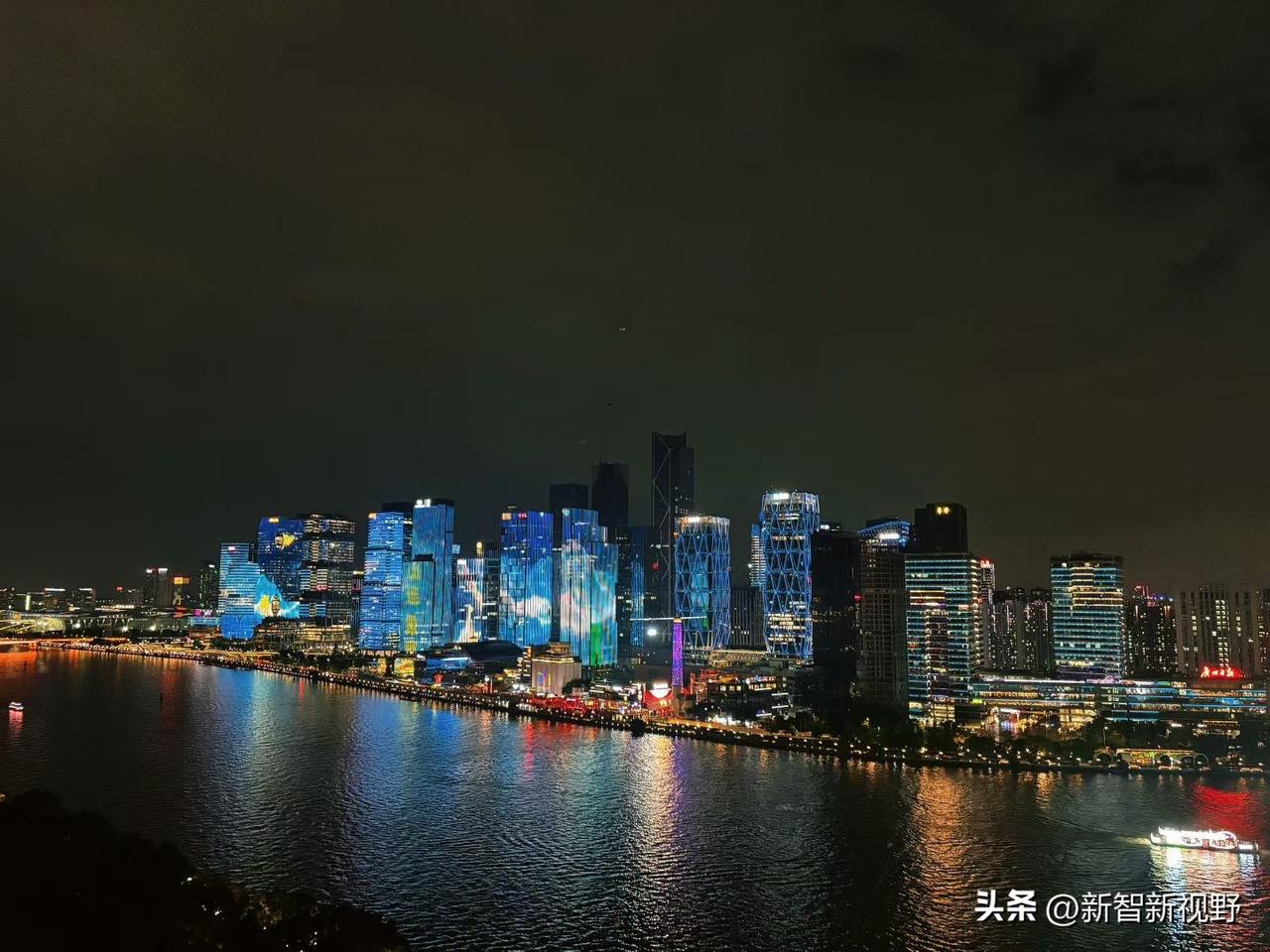 夜晚璀璨的都市天际线，灯火辉煌，美不胜收！