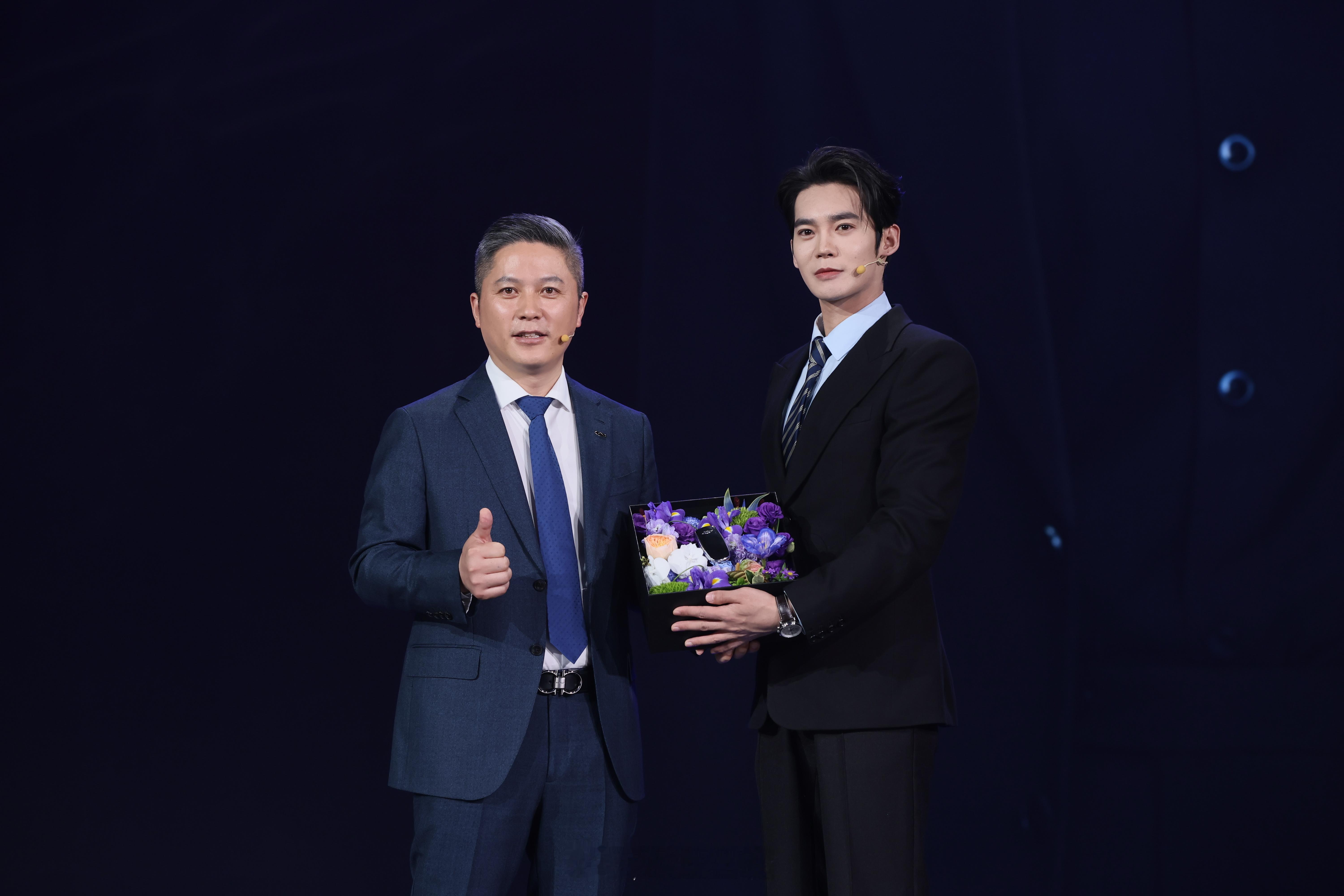 燃油车也能卷到这种程度✨全新一代瑞虎9，30寸6K寰宇屏=车载IMAX影院，13