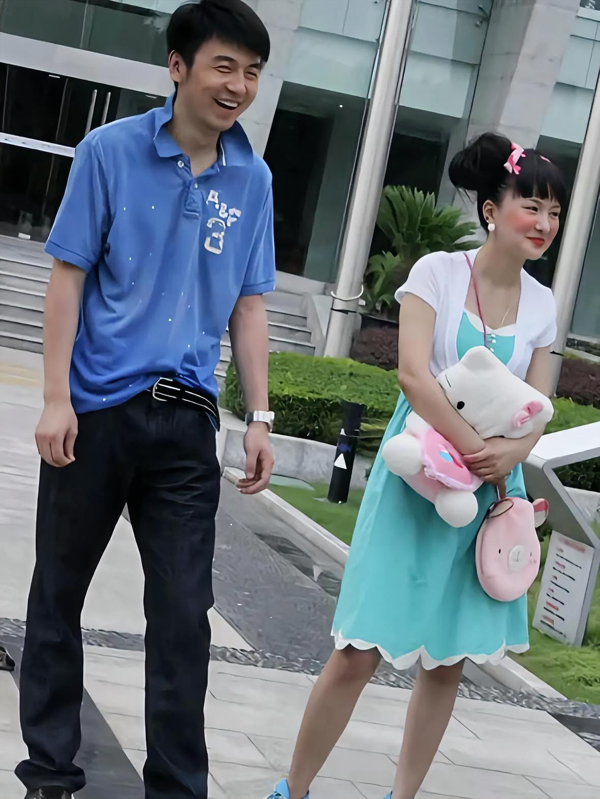 雷佳音演小东北和《宝贝》的时候
我都觉得老帅了
痞帅那种气质
对他的印象一直是不
