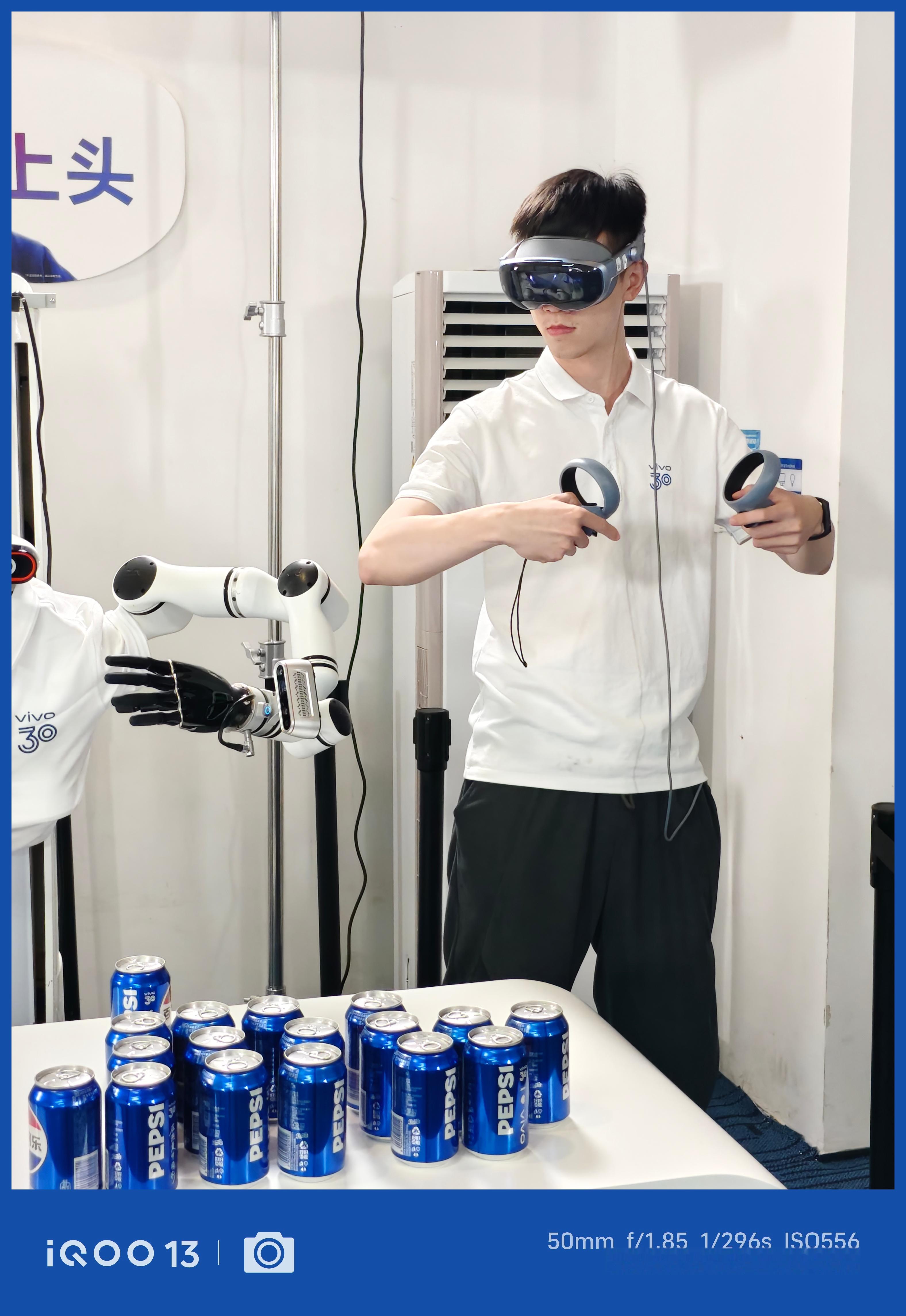 用vivo  Vision来控制机器人人帅还是机器帅？[馋嘴] ​​​