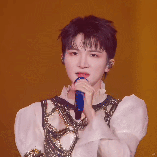 周深 ✨随机打开一页深深的 ✨周深的嘴赐福来的 【小圈跟米子们说下午好呀】  鸾