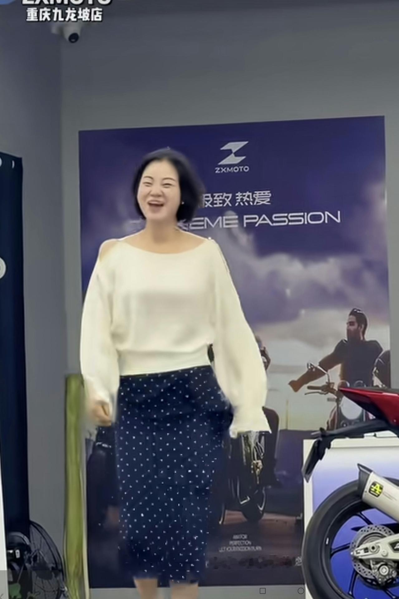 不知大家注意到没有：张雪的妻子陈星伊在重庆市开的“张雪机车”九龙坡店，好像几乎没