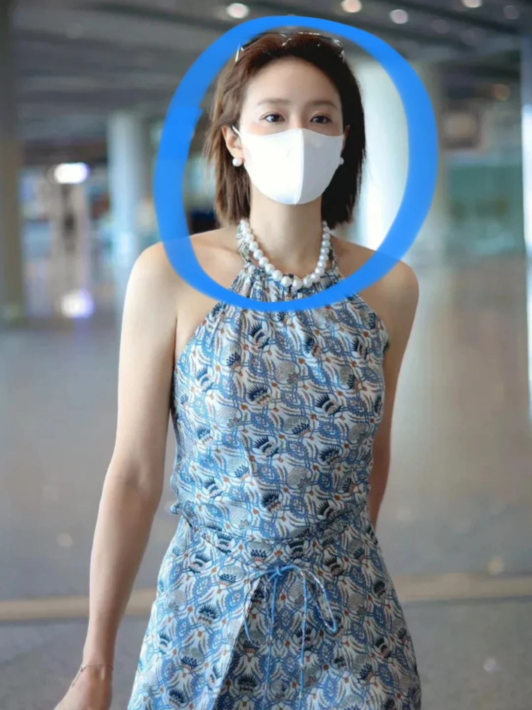 带上口罩都那么美！机场撞上了女明星