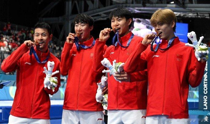 刘瀚彬拼完14600米再战一千五速滑运动员刘瀚彬明天即将参加男子1500米角逐，