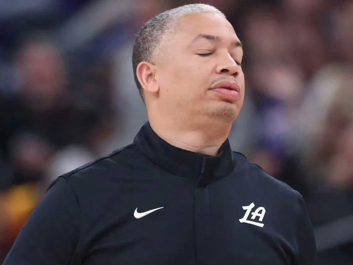 泰伦卢现在破罐子破摔了

快船再次轻松输给太阳，莱纳德继续过自己想打就打想伤停就