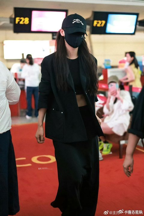 陈丽君参加成龙国际电影周活动陈丽君出发参加成龙国际电影周活动 期待了 