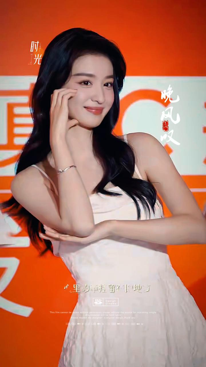 颜今时光。
晚风轻吹夜色渐长，心里的牵挂留在旧地方。你的背影消失远方，却困着我徒