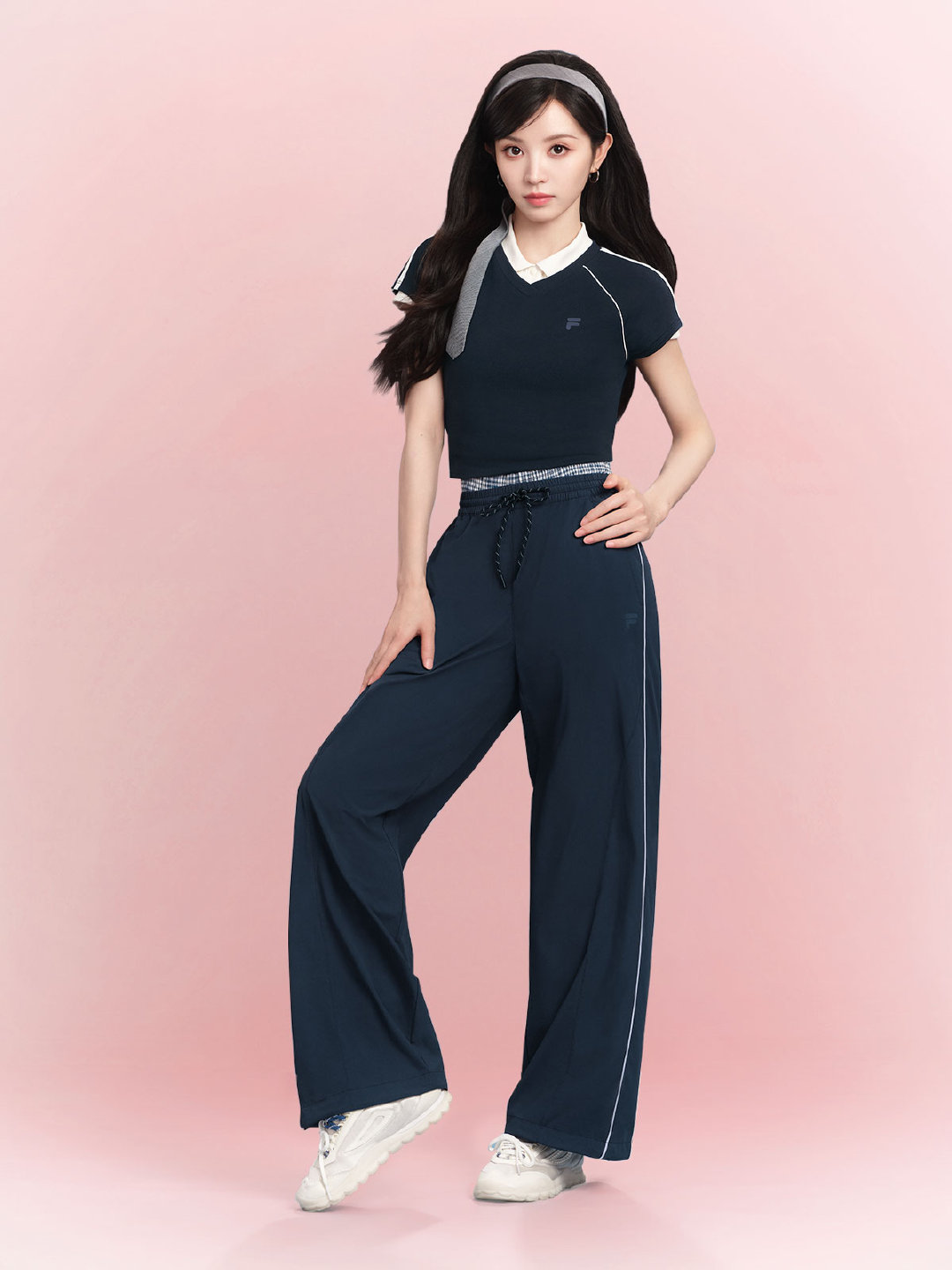 田曦薇骨相清冷美 田曦薇的骨相优势这次被完美放大！利落线条配上清冷眼神，镜头前的