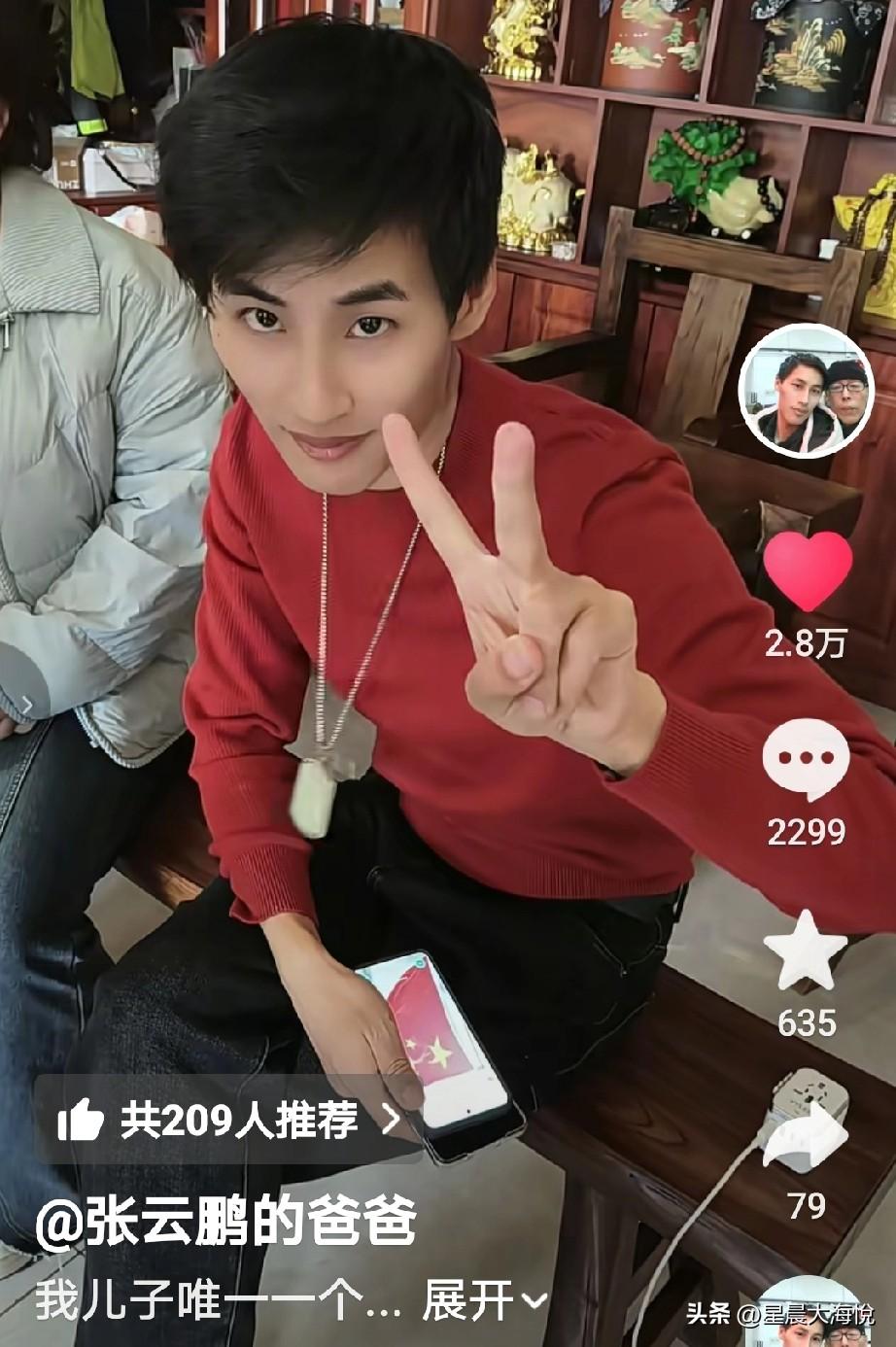 张云鹏的精神状态确实比第一天下飞机的时候好多了，

眼神里也有光了，人也帅气了很