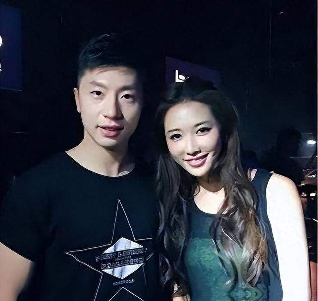 国乒名将马龙娶了校花当老婆，携手恩爱多年感情甜蜜，如今再一次让人刮目相看