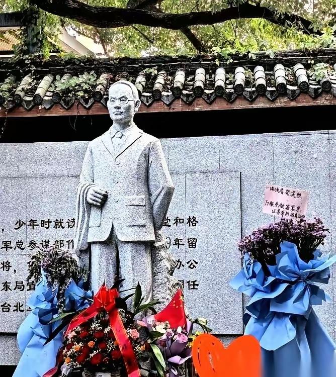 最狠的不是判吴石死刑。
最狠的是，老蒋对着三个审判长说：你们判他死缓，我就判你们
