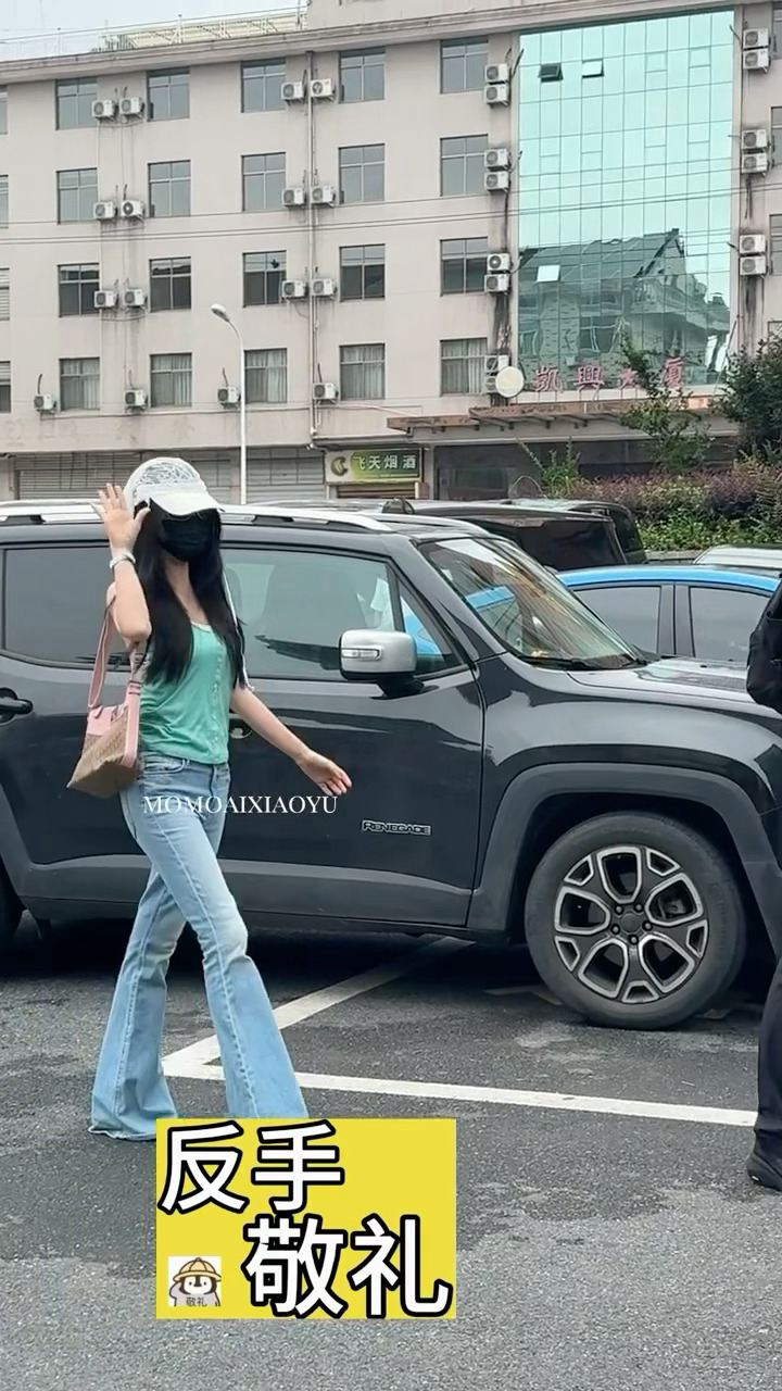 宝宝敬礼🫡cr.沫沫爱小鱼 
