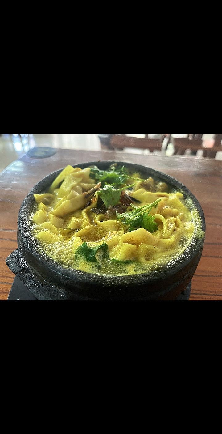 有时候最大的伤害都来自于最亲近的人，但是你要记住你很好，而且做你自己就好，也不要