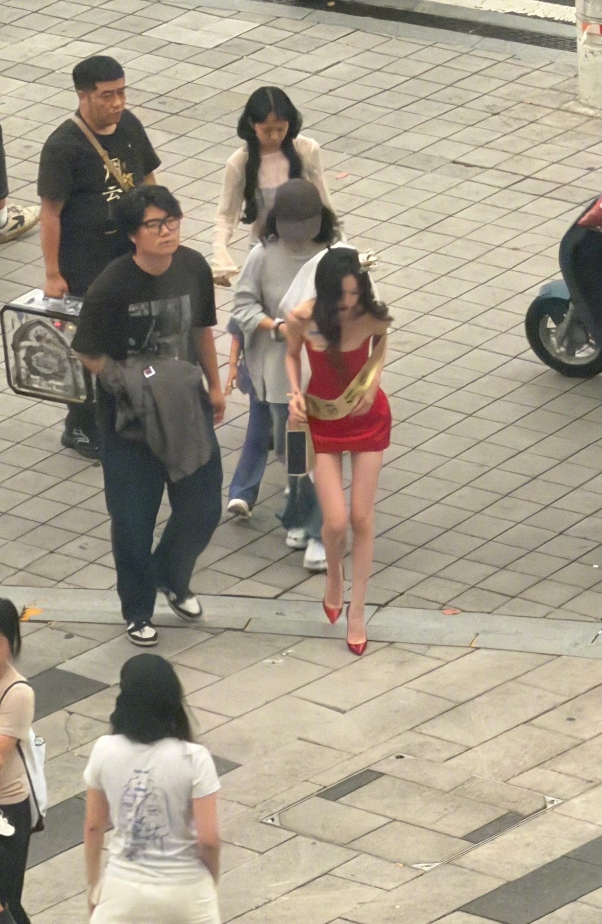 易梦玲现在这么瘦了 果然大美人要上镜必须瘦到极致…. 