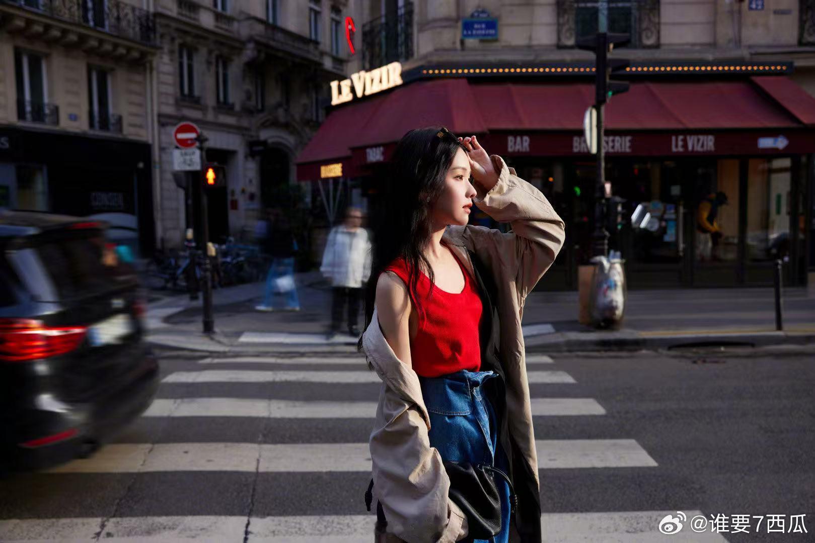 陈都灵巴黎街拍 陈都灵在LOEWE巴黎时装周的造型真是惊艳，全新2026春夏系列
