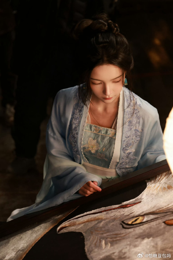 饶嘉迪吃到了夏之光的栗子糕月鳞绮纪玉小姐柳先生HE了谁懂啊！这块栗子糕就是治愈意