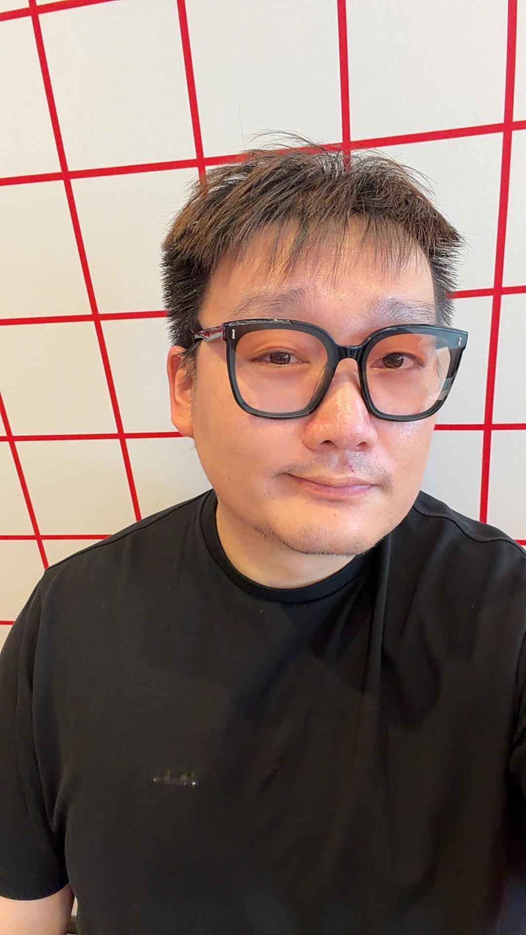 算了，先疯狂星期四吧，简单一口双层牛肉汉堡 + 原味允指鸡 （不吃皮） KFC又