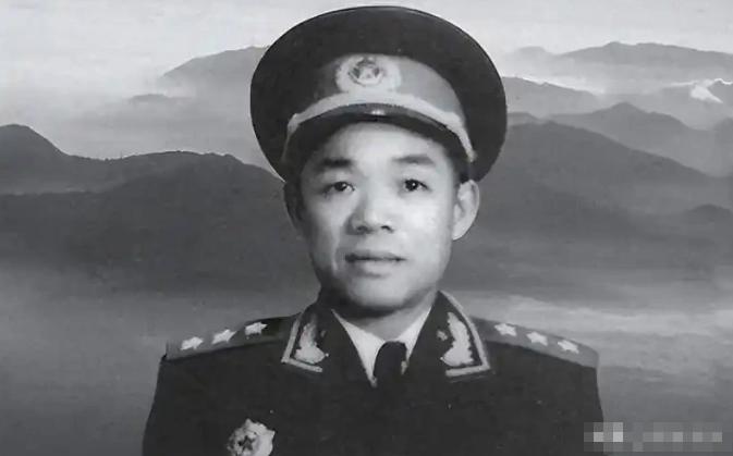1950年，解放海南岛前，韩先楚在看到登岛名单上的职称时，顿时气坏了：“都不敢登