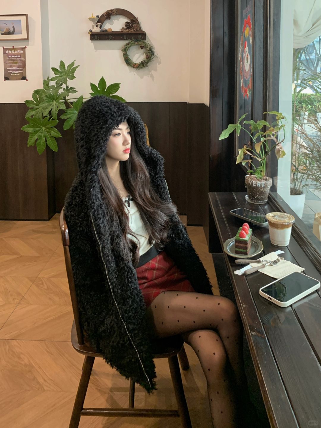 黑色毛茸茸这么穿 好好看