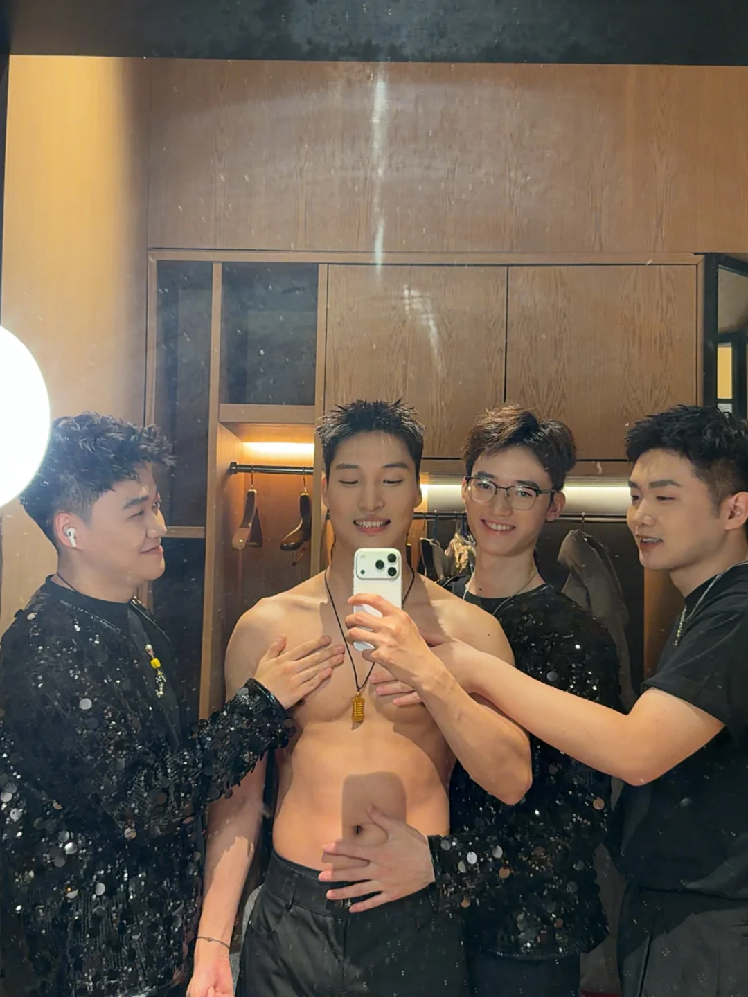 年会后台被摸了😭