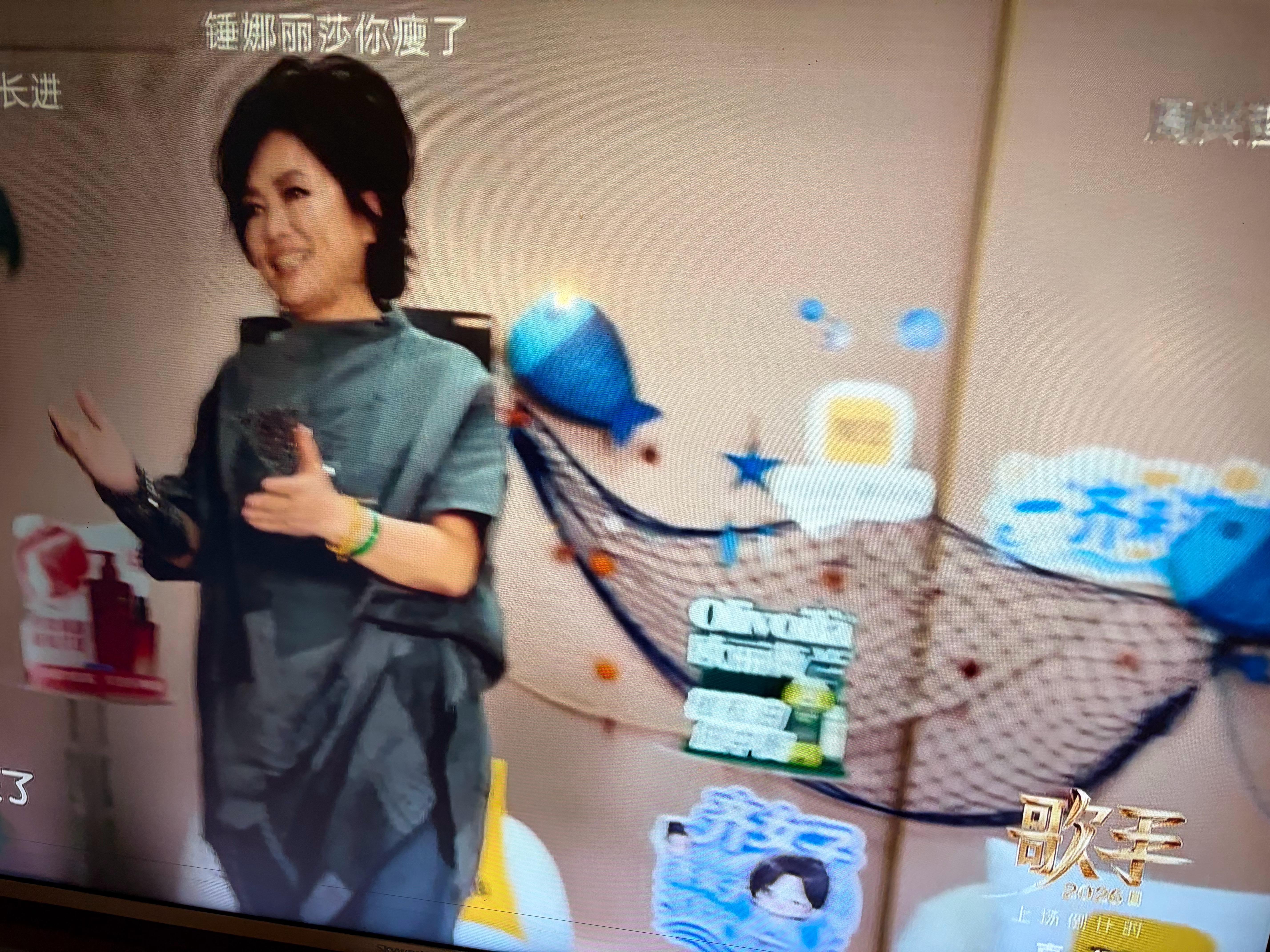 湖南卫视歌手直播居然有弹幕啊？？？？？这需要审核才能显示吗？？？？哇，感受到了电