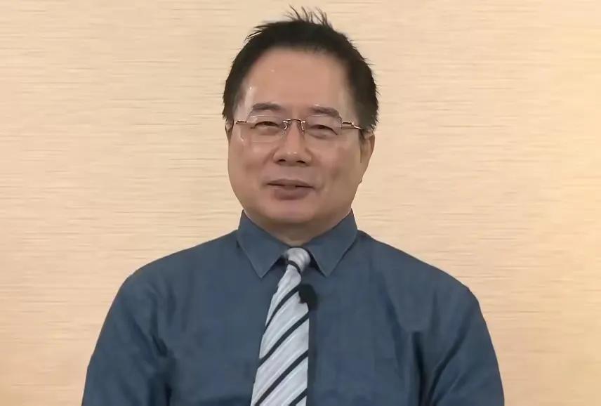 前几天还在法庭上被重判的蔡正元，转眼间形势就变了调。那个当初给他戴电子脚镣、恨不