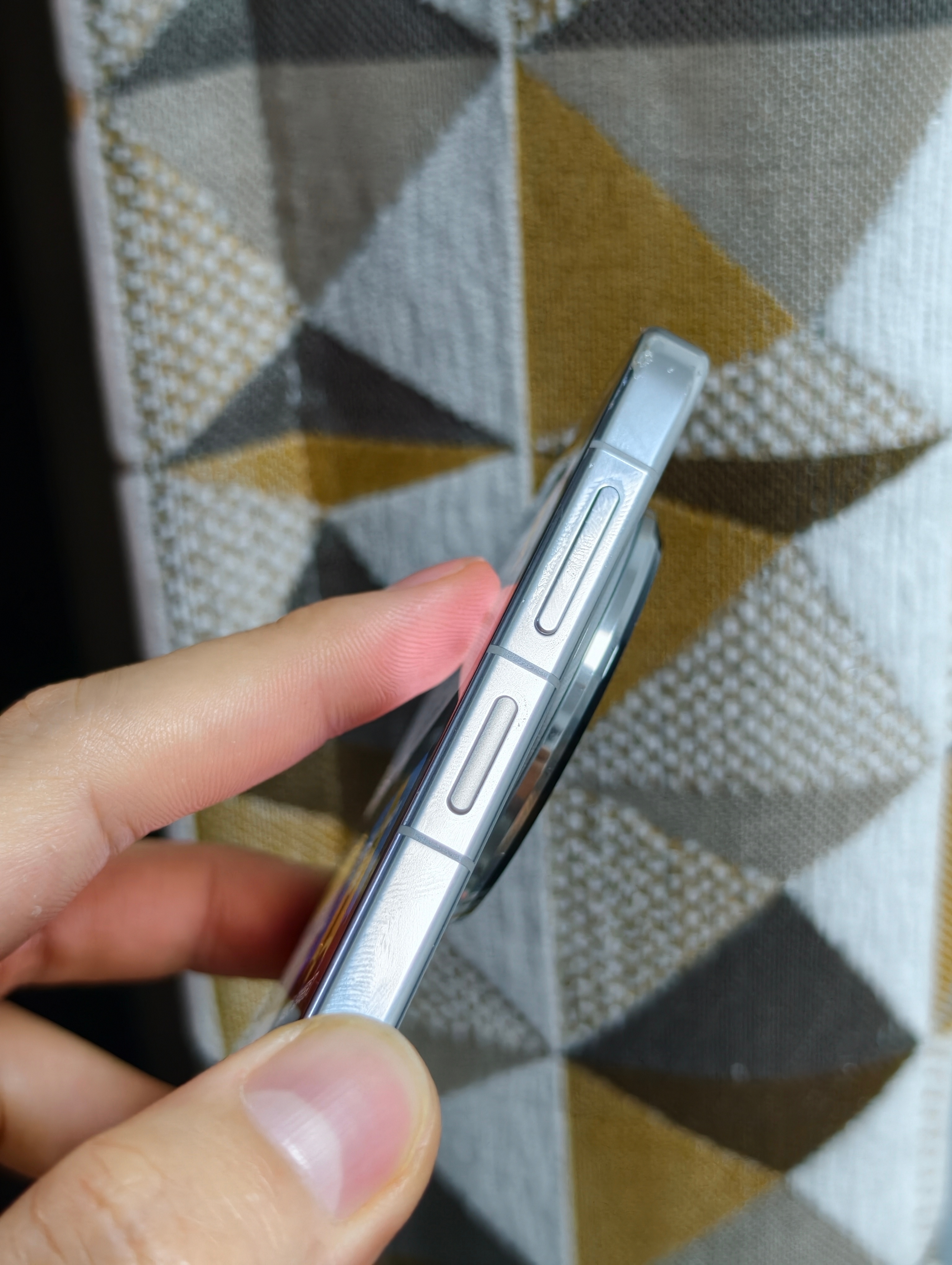 在一众旗舰机里面，Mate 80 Pro Max的外观设计感肯定是第一梯队，磁吸