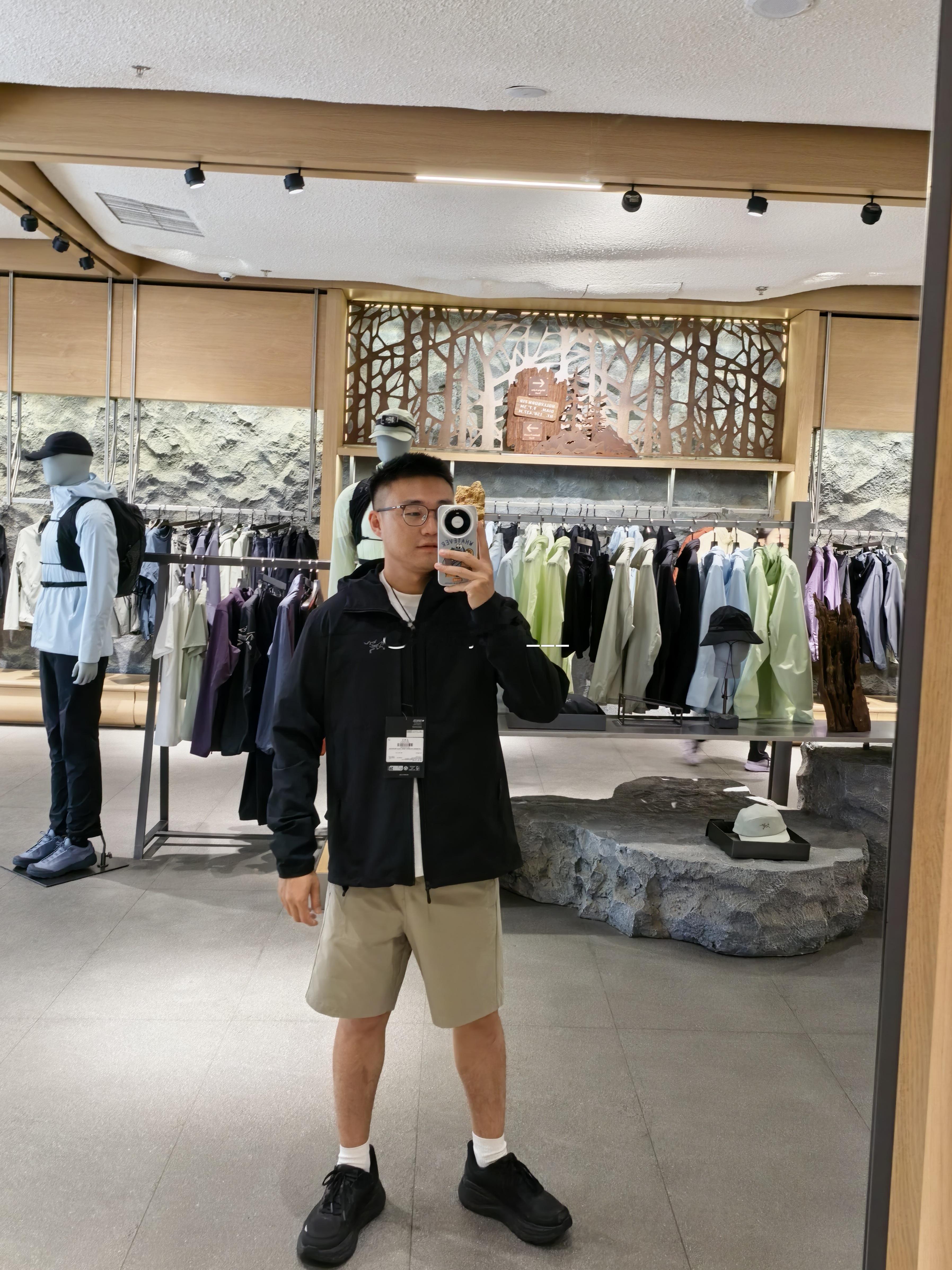 需要穿外套的季节从来没见过这衣服店里有码，谁成想35度的夏天买了个外套