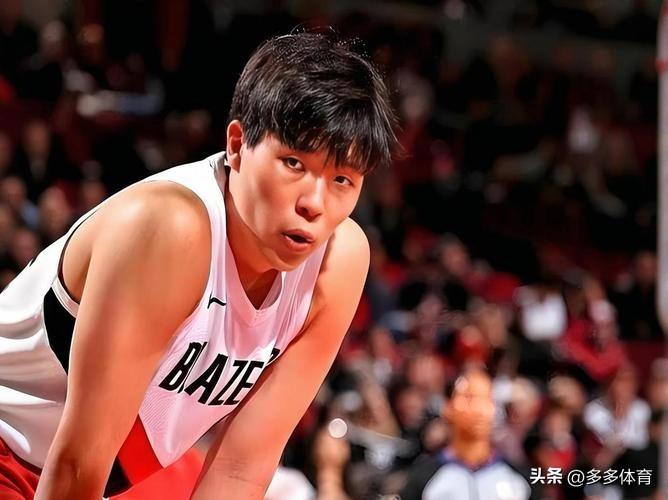 国王小将雷诺真不错，今天国王与黄蜂的比赛，雷诺在上半场10投6中，拿到15分。已