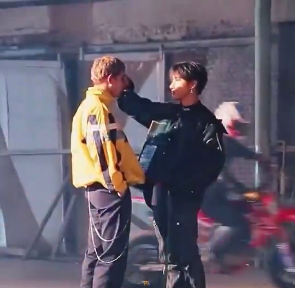 我说衣服眼熟 拍杰了西时候穿的啊