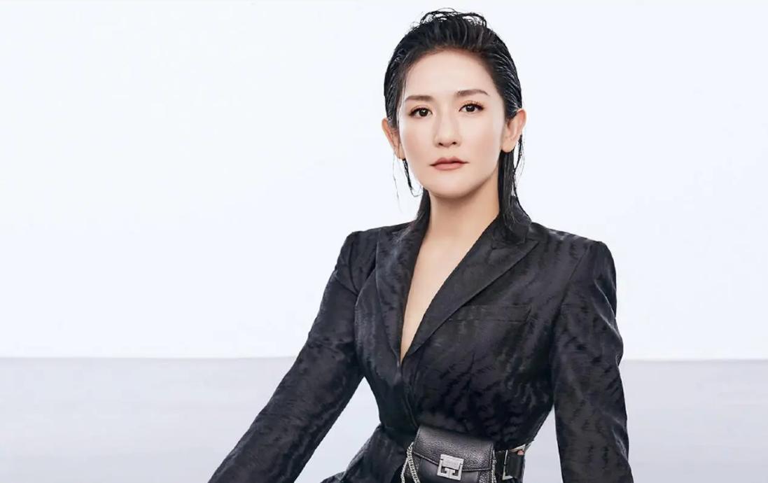 被骂卖惨博同情，谢娜演唱会的真实状况，终于被扒出来了！
主持人出身的谢娜，首场演