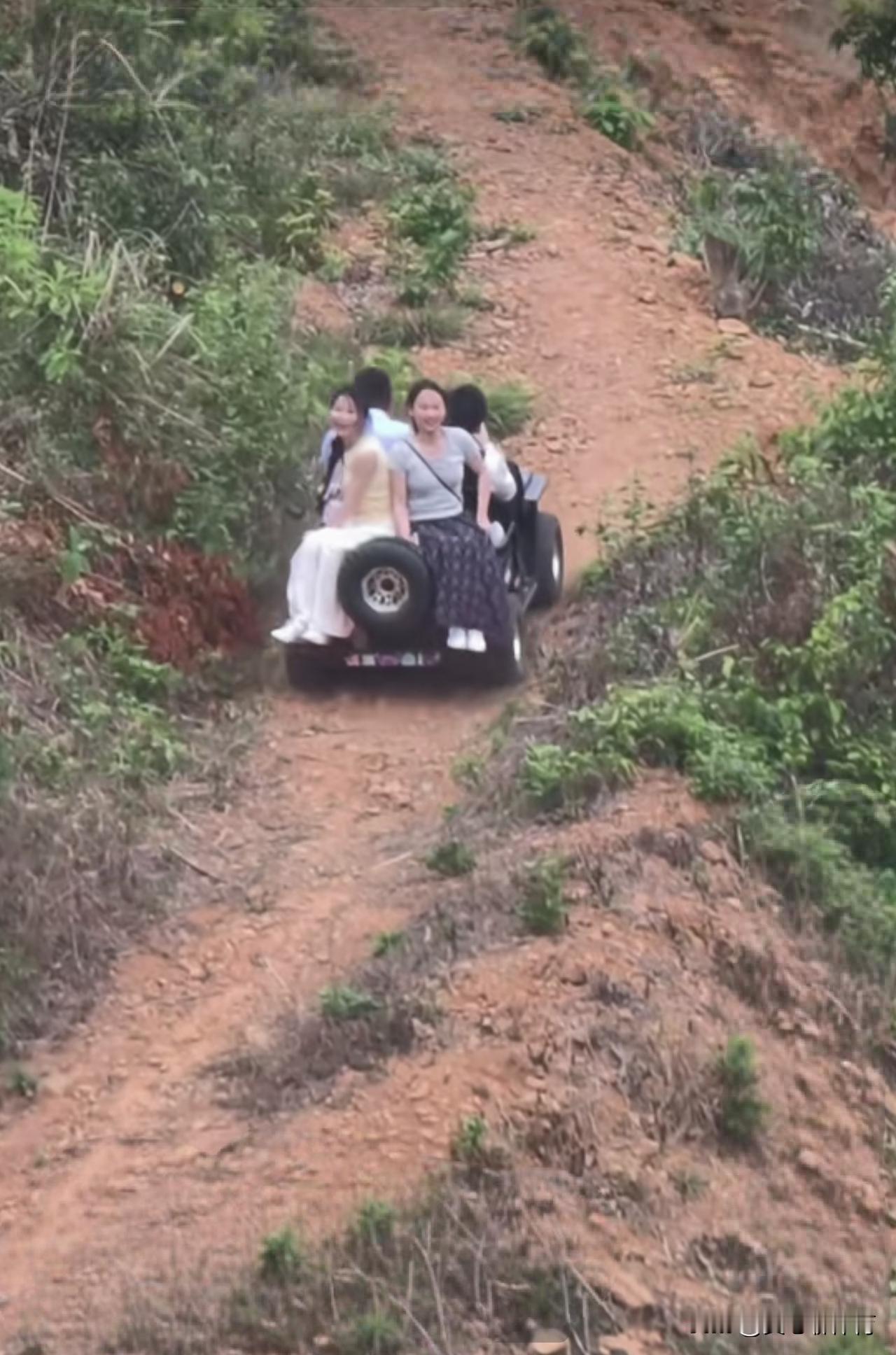 真的是无知者无畏啊[笑哭][笑哭][笑哭]
安全意识和法律意识都需要提高[大笑]
