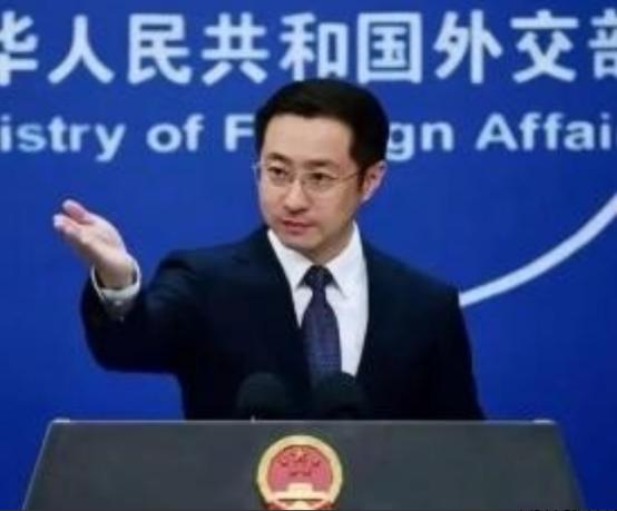 事情的走向果然被我猜中了！
 
最近网上很多人都在骂日本头铁，觉得它一门心思往军