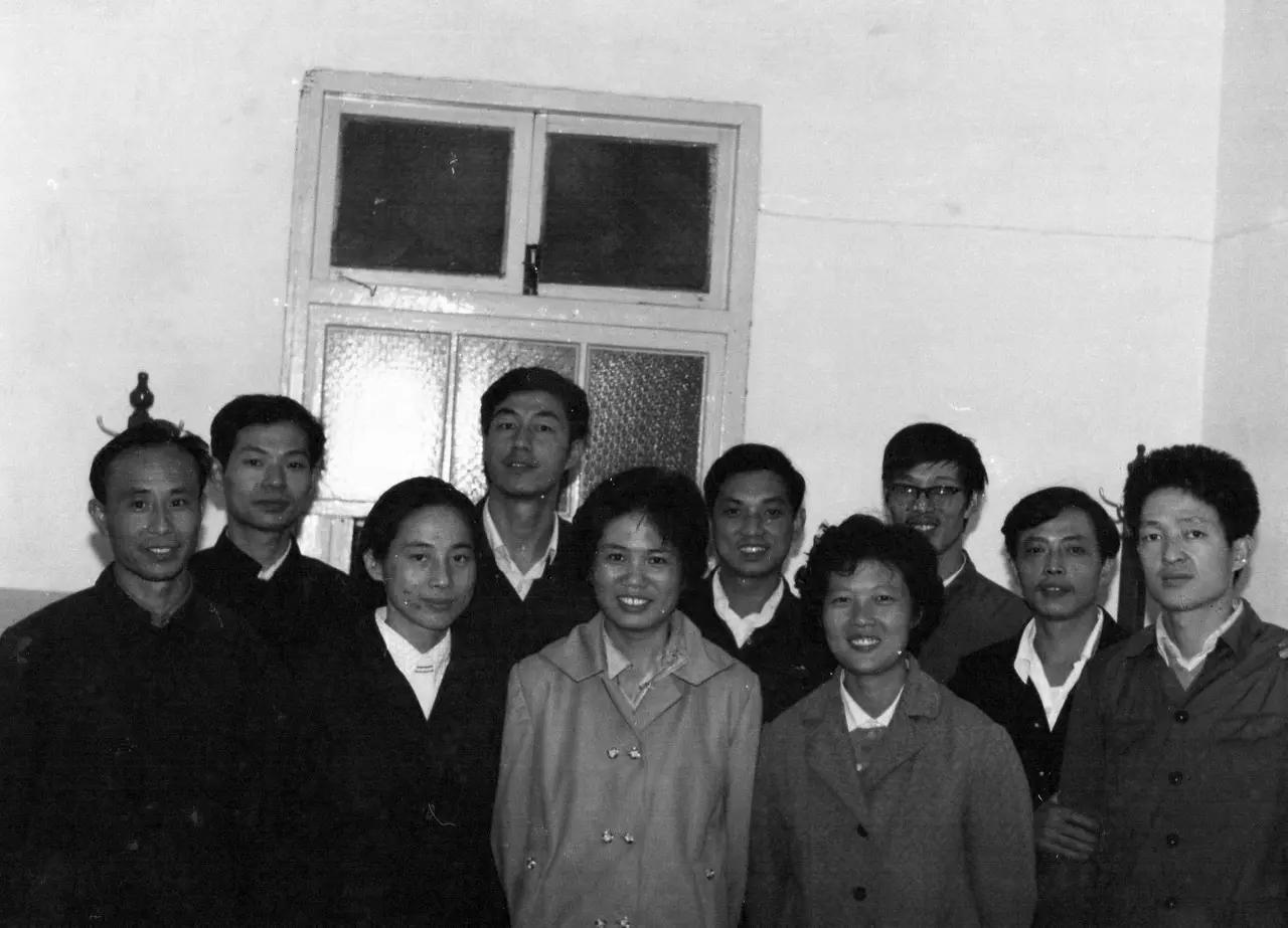 怀念刘文友老同学
 
惊闻刘文友同学于三月十九日突发心脏病，驾鹤西去，终年七十三