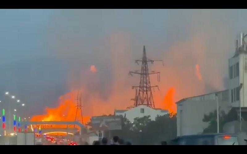 俄乌冲突：俄南部天然气干管发生爆炸。
       俄罗斯南部达吉斯坦共和国6月
