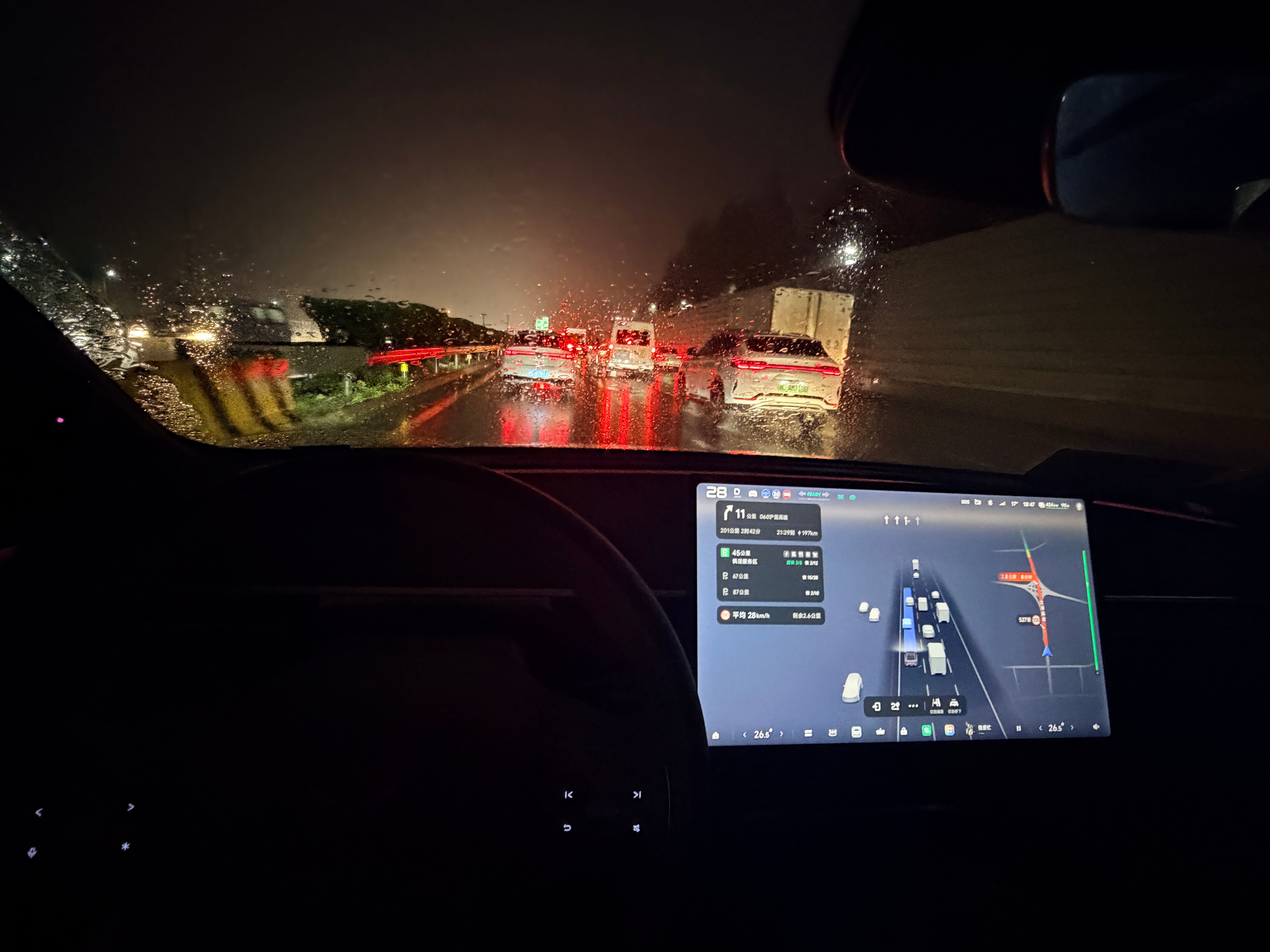 所以遇到极端天气外加大堵车，我都会开智驾我觉得小鹏的跟车控制比我做得好我与汽车的