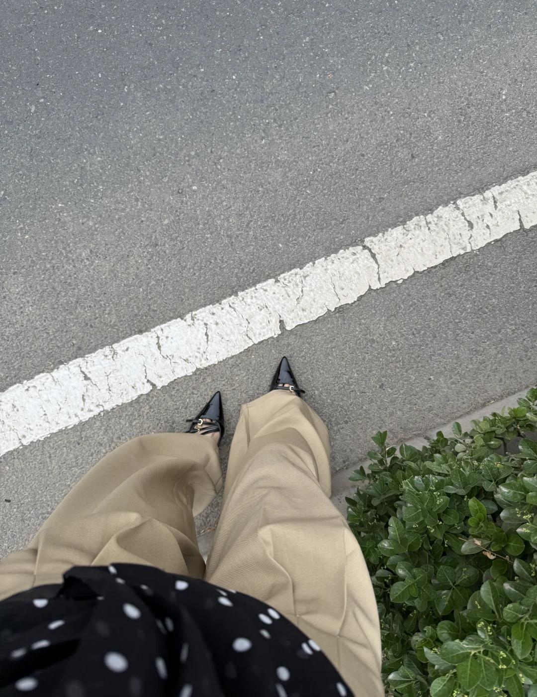 有什么办法穿高跟鞋脚不会疼
今日穿搭 高跟鞋 感觉至上 尖头鞋穿搭 尖头鞋 穿漂