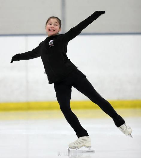 华人圈子真挺小，小刘小时候也挺可爱的。 