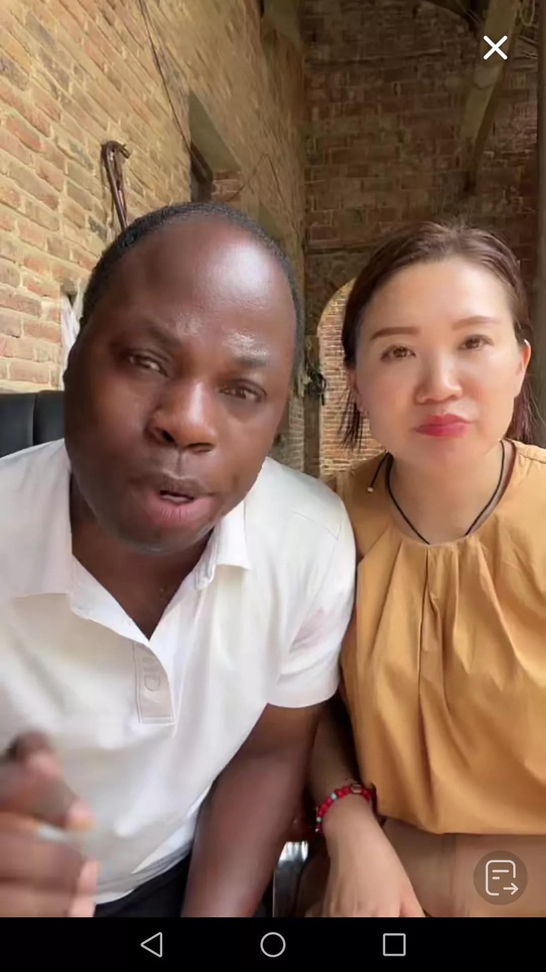 网红女主播夸赞自己的非洲老公很厉害，很了不起，敢于身无分文闯中国，读书毕业娶老婆