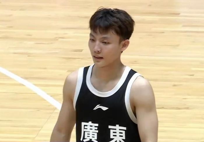 10月6号全运会男篮小组赛第二场，广东在上半场43比50落后江苏7分情况下，下半